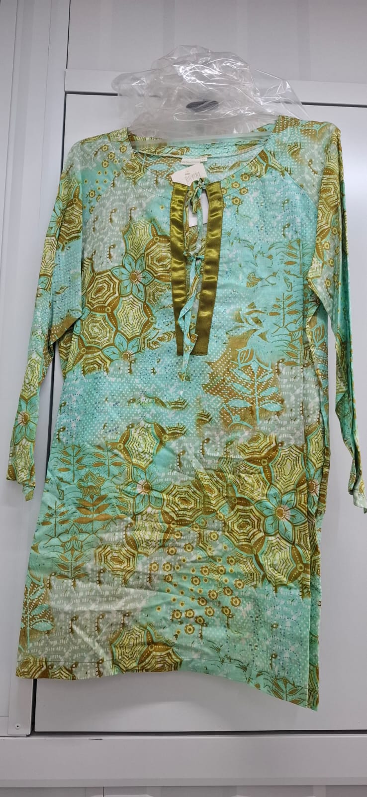 Kurta Verde Menta Estampado Floral Dorado
